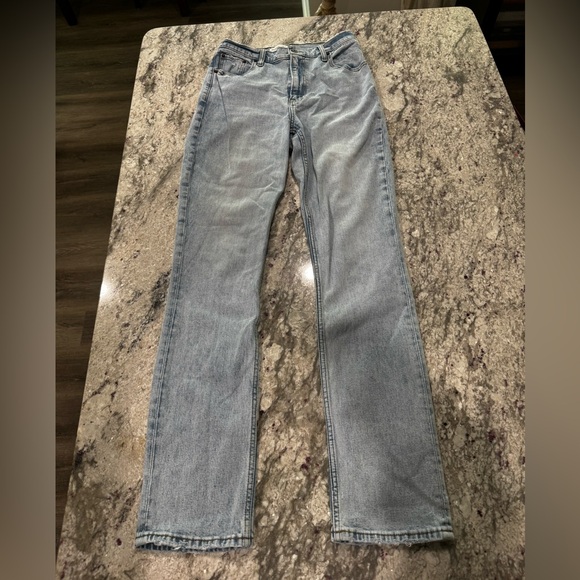 Abercrombie & Fitch Denim - Abercrombie and Fitch Ultra Highrise 90’s Straight Tall - Light Wash
